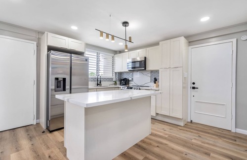 Ewa House | 3BR Ewa Home - Walk to Beach + Upto 6, WiFi, A/C