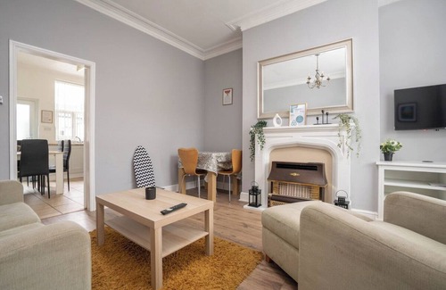 Ashton-under-Lyne House | 3BR Furnished w/Washer & WiFi