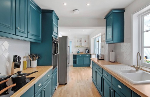 Norwich House | 3BR Georgian Home | BBQ Garden | Parking | Central