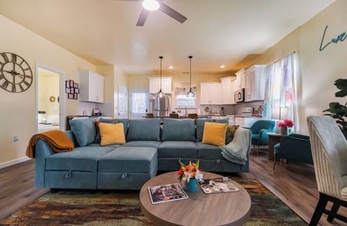 Paw Creek House | 3BR Getaway | Hot Tub, Games and Family Fun