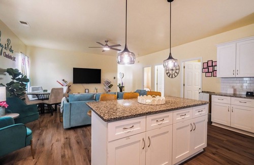 Paw Creek House | 3BR Getaway | Hot Tub, Games and Family Fun