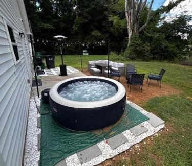 Paw Creek House | 3BR Getaway Hot Tub Games Family Fun