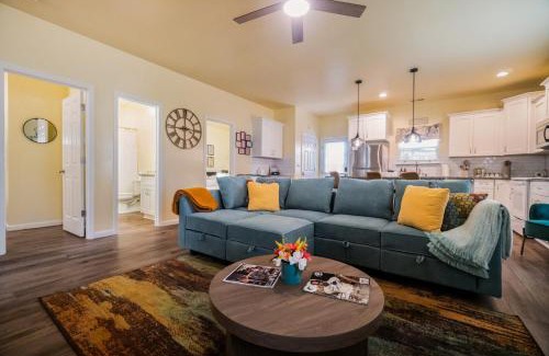 Paw Creek House | 3BR Getaway Hot Tub Games Family Fun