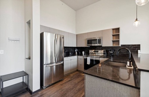 Fairmount Apartment | 3BR, Gym, Game Room, Rooftop | Urban Haven