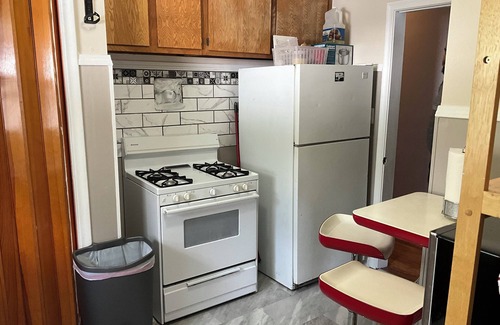 Detroit House | 3BR home 20’ Dtn Detroit, near Corewell Health Hos, Meijer’s Major Bus Routes