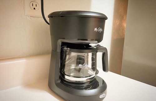 Cordova House | 3BR Home Cordova Hot Tub, Lake Access and Backyard