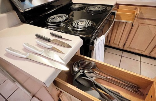 Cordova House | 3BR Home Cordova Hot Tub, Lake Access and Backyard