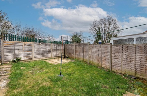 Bedford House | 3BR Home in Bedford Free Parking, Garden & Family-Friendly Stay