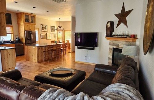 Boyd Acres House | 3BR Home in the Heart of Oregon's Outdoor Paradise