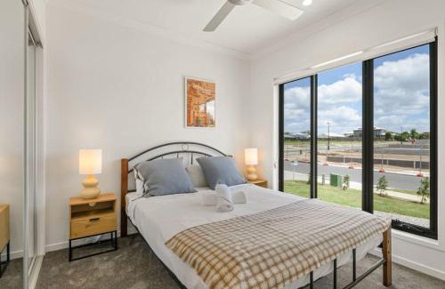 Browns Plains House | 3BR home with cozy interior design