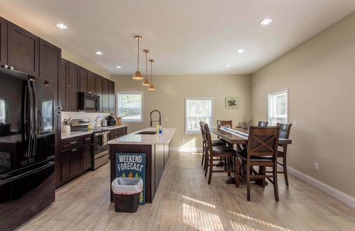 Mountain Home House | 3BR House By Lake with BBQ, Fire Pit & EV Charger