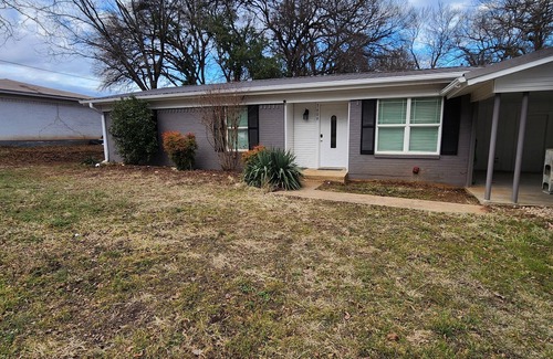 Belton House | 3BR House Near Belton Lake