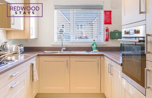 Sherborne St. John House | 3BR House | Near Festival Place, 2X Parking, Wi-Fi