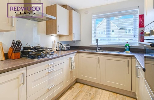 Sherborne St. John House | 3BR House | Near Festival Place, 2X Parking, Wi-Fi