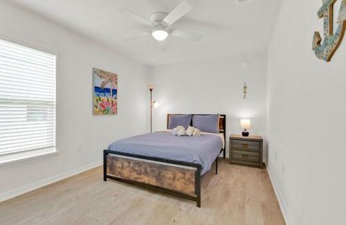 Auburndale House | 3BR House with Backyard & access to Auburndale Trail