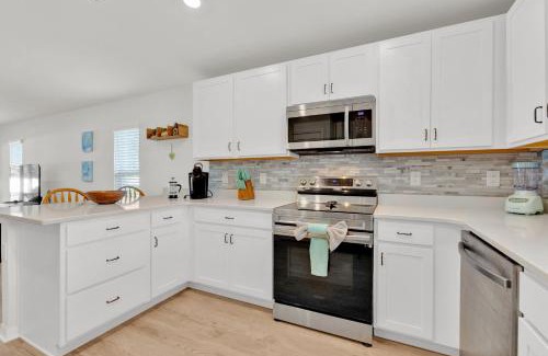 Auburndale House | 3BR House with Backyard & access to Auburndale Trail