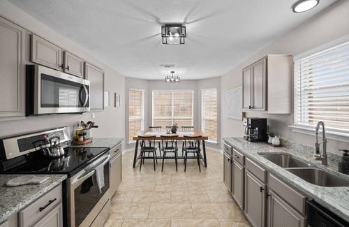 South Arlington House | 3BR in DFW | Epic Central | TX Live | AT&T Stadium