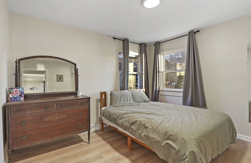 Ingleside House | 3BR Ingleside Home l Lakeview l Firepit