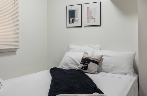 Irving Park Apartment | 3BR Irving Park Gem near Expressway - Great for extended stays & FREE parking