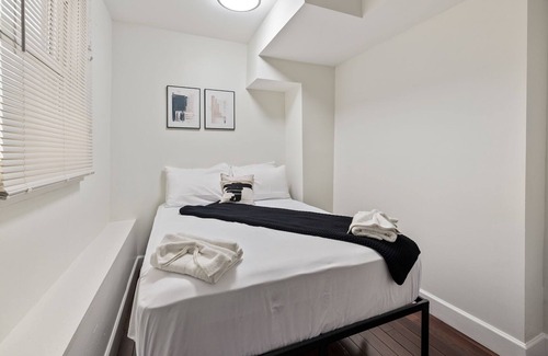 Irving Park Apartment | 3BR Irving Park Gem near Expressway - Great for extended stays & FREE parking