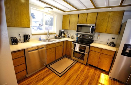 Back Loop House | 3BR - King Beds & bunk beds - Free Tram Tickets