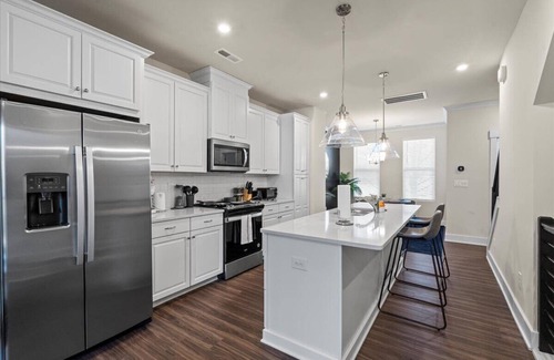 Charlotte House | 3BR King Townhouse Rooftop in Uptown CLT