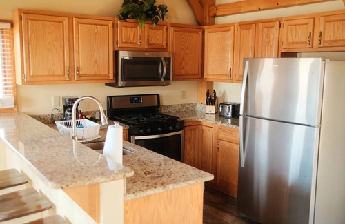 Roanoke Condo | 3BR Lake Cottage | Lake View | No Hidden Fees