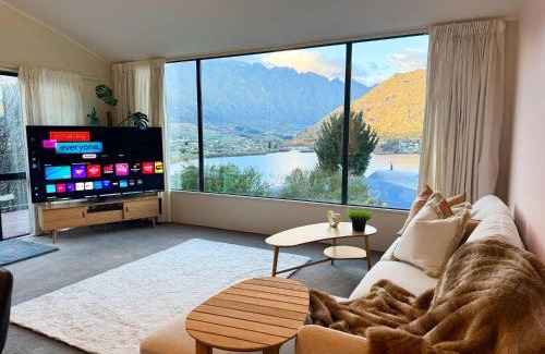 Frankton Apartment | 3BR Lakeview Home with Balcony, Parking, Near Marina