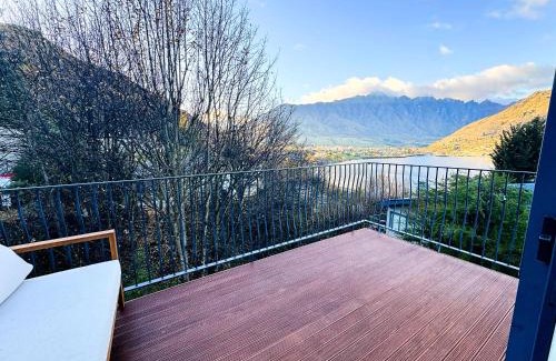 Frankton Apartment | 3BR Lakeview Home with Balcony, Parking, Near Marina