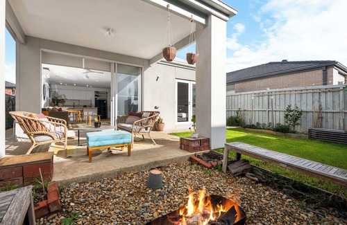 Mount Duneed House | 3BR Light-filled Retreat, Mt Duneed