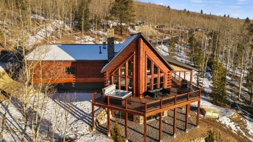 Alma House | 3BR+Loft Modern Mountain Retreat w Hot Tub