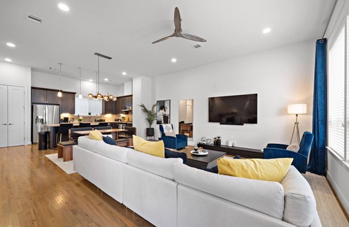 Midtown House | 3BR LUX TOWNHOME MIDTOWN | DOWNTOWN | MED CENTER