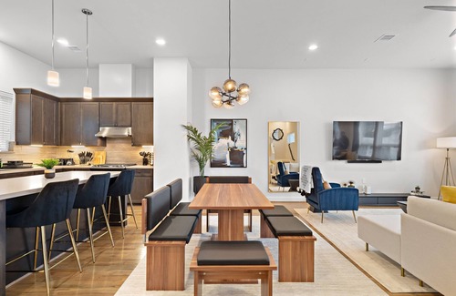 Midtown House | 3BR LUX TOWNHOME MIDTOWN | DOWNTOWN | MED CENTER