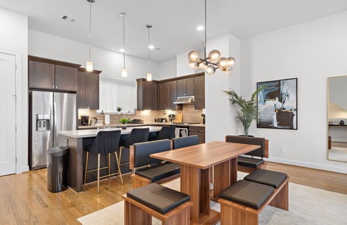 Midtown House | 3BR LUX TOWNHOME MIDTOWN | DOWNTOWN | MED CENTER