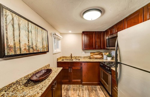 Manitou Springs Condo | 3BR Manitou Springs2min to Restaurants W/hot Tub!
