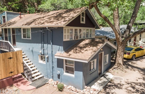 Manitou Springs Condo | 3BR Manitou Springs2min to Restaurants W/hot Tub!