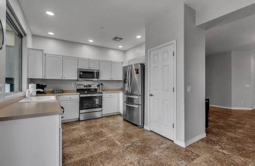 East Mesa House | 3BR Mesa Resort Home w/Community Pool, Hot Tub, Tennis & Basketball | 5 Mins off Hwy | Golf | Hiking