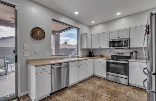 East Mesa House | 3BR Mesa Resort Home w/Community Pool, Hot Tub, Tennis & Basketball | 5 Mins off Hwy | Golf | Hiking