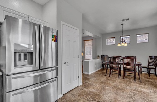 East Mesa House | 3BR Mesa Resort Home w/Community Pool, Hot Tub, Tennis & Basketball | 5 Mins off Hwy | Golf | Hiking