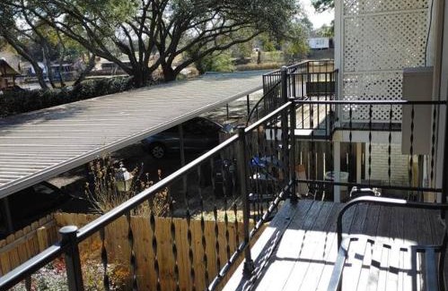 Natchitoches House | 3BR Mid Century Modern Townhome on Parkway