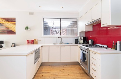 Tea Tree Gully House | 3BR Modbury Retreat with Pool, Spa, BBQ, and Projector Room – Perfect for Families and Groups
