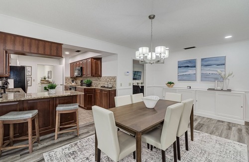 Cypress Gardens House | 3br Modern home w/hot tub>5min from LEGOLAND