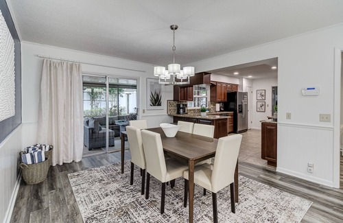 Cypress Gardens House | 3br Modern home w/hot tub>5min from LEGOLAND