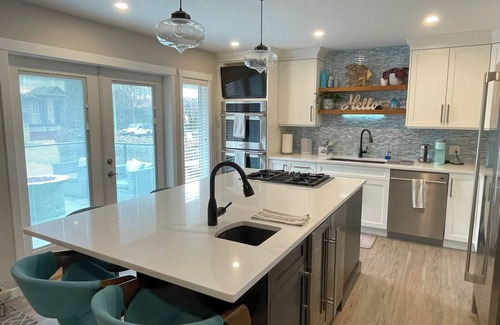 Central Okanagan House | 3BR Modern Kelowna Home w/Pool & Sandy Beach Access