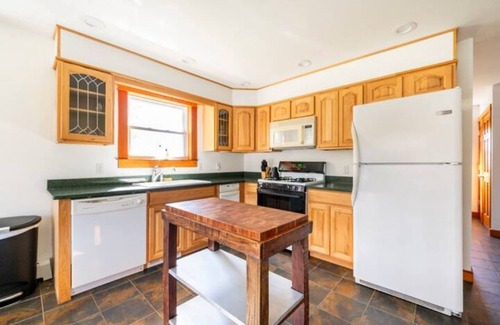 Parksville House | 3BR Mountain Retreat with Autumn Lake Viewsn