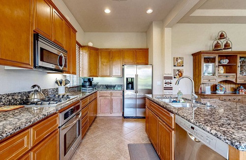 La Quinta House | 3BR Mtn Home with pool, hot tub, patio, fireplace, golf, Coachella
