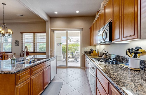 La Quinta House | 3BR Mtn Home with pool, hot tub, patio, fireplace, golf, Coachella