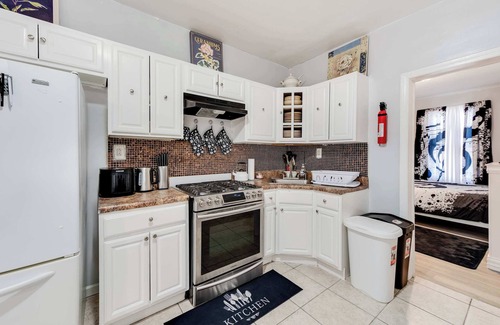 Ampere Apartment | 3BR Newark duplex near Downtown & Transit