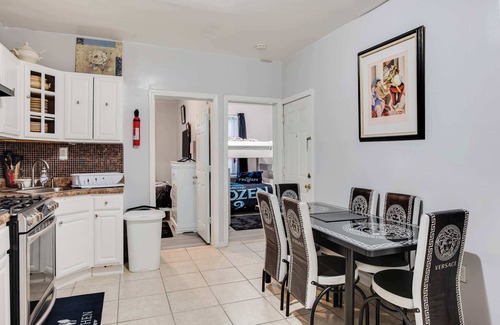 Ampere Apartment | 3BR Newark duplex near Downtown & Transit