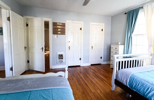 DeRidder House | 3BR, Newly Renovated, Cozy Cottage with HOT TUB